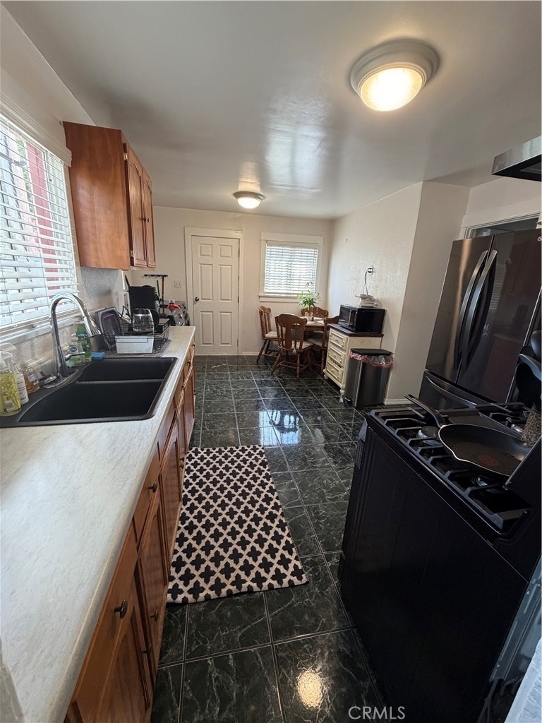 2068 W 52nd - Photo 4