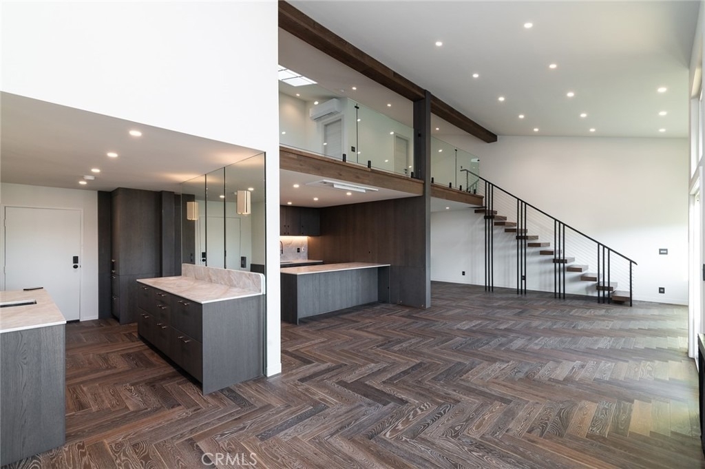 320 E Stocker Street - Photo 1