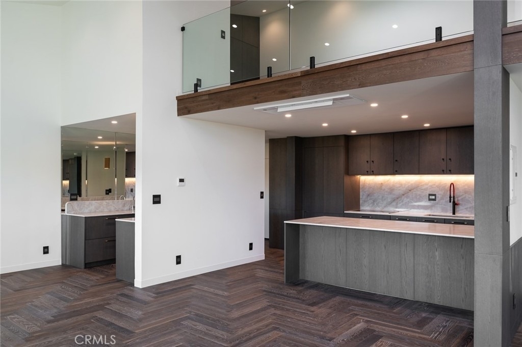 320 E Stocker Street - Photo 7