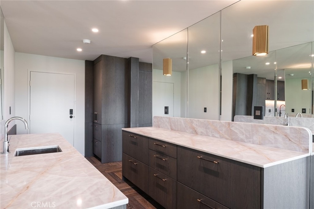 320 E Stocker Street - Photo 17