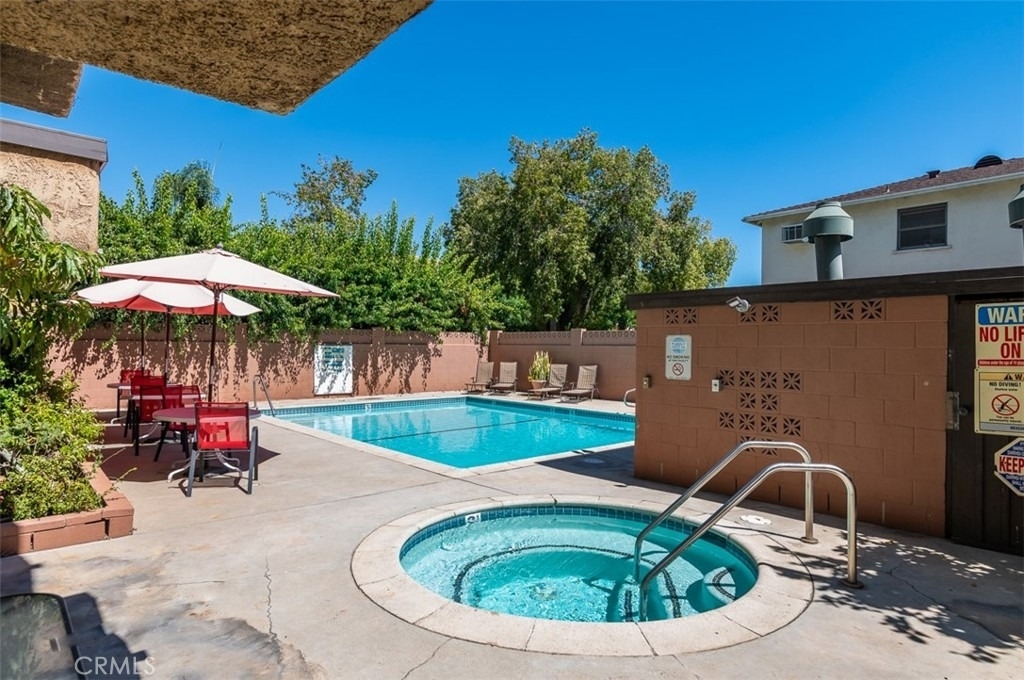 320 E Stocker Street - Photo 40