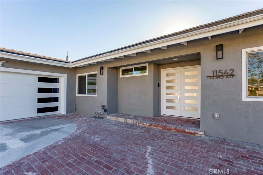 11542 Encino Avenue - Photo 2