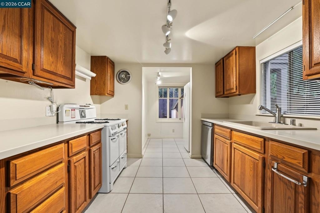 23 Sycamore Ave - Photo 6