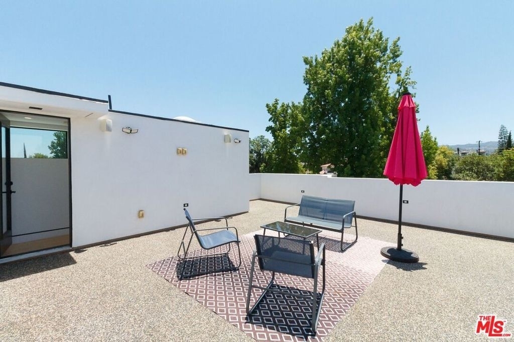 18015 Martha Street - Photo 33