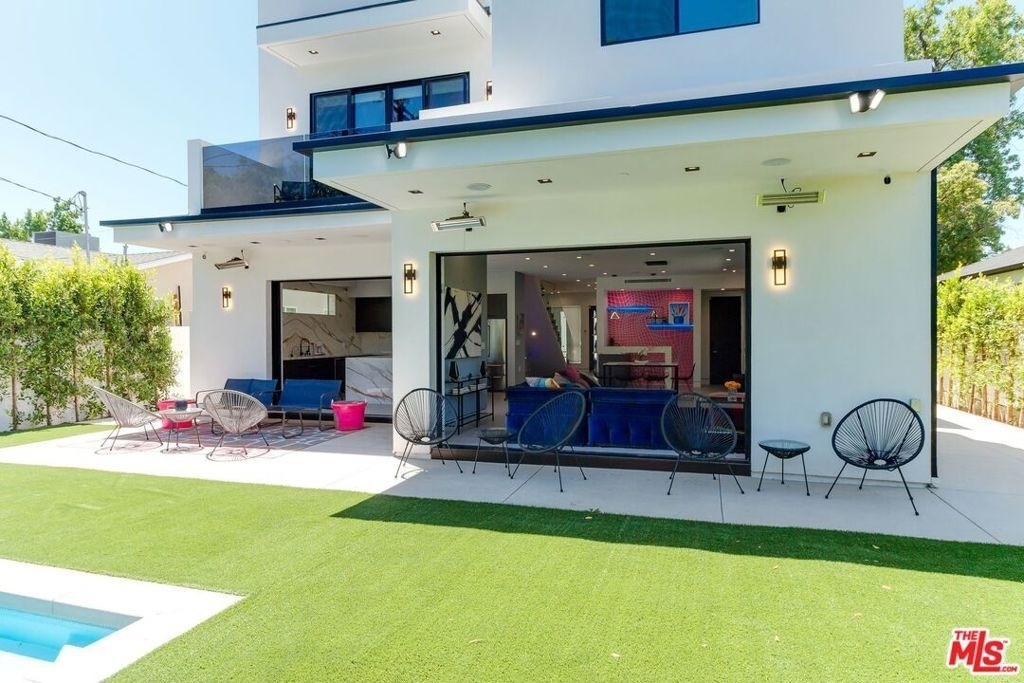 18015 Martha Street - Photo 3