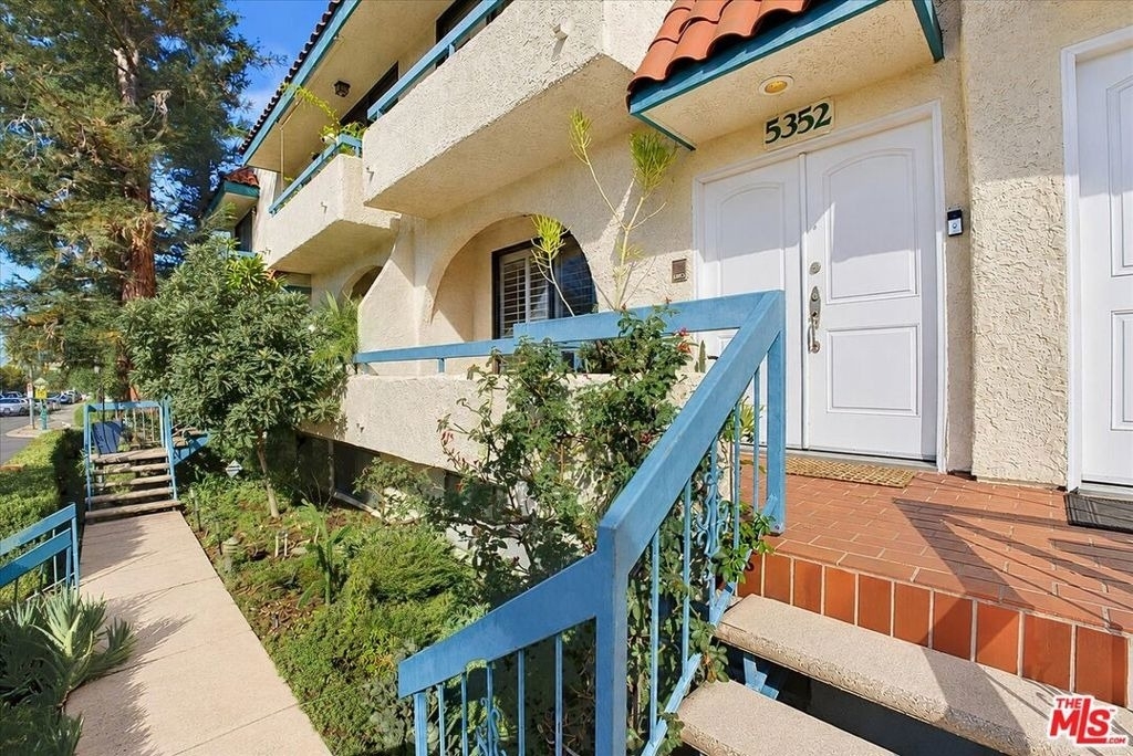 5352 Zelzah Avenue - Photo 2