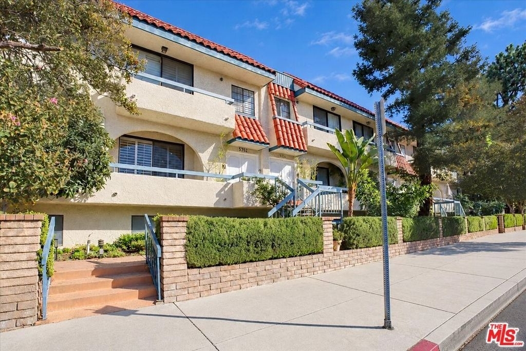 5352 Zelzah Avenue - Photo 0