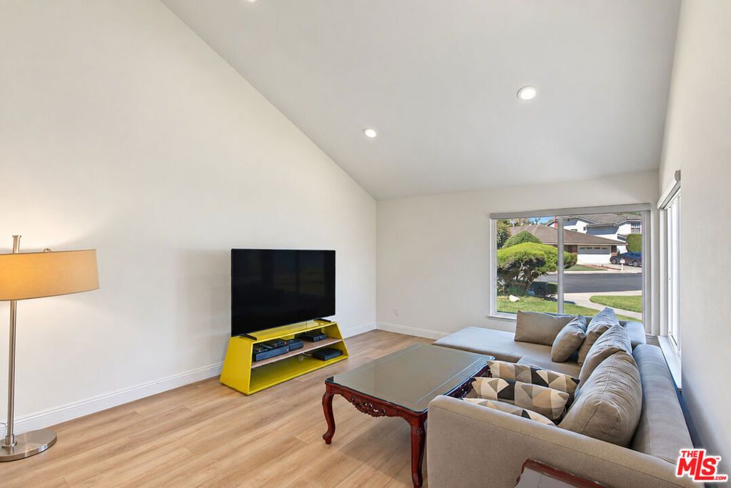 2044 Foothill Drive - Photo 8