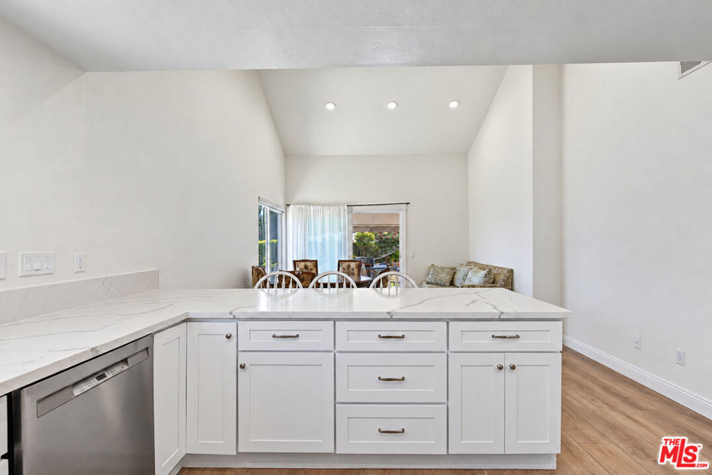 2044 Foothill Drive - Photo 16