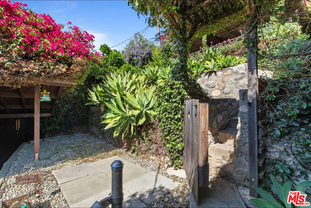 1316 N Occidental Boulevard - Photo 17