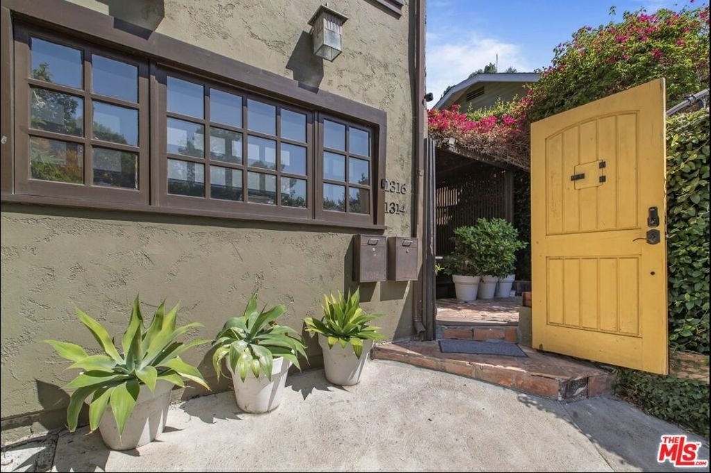 1316 N Occidental Boulevard - Photo 0