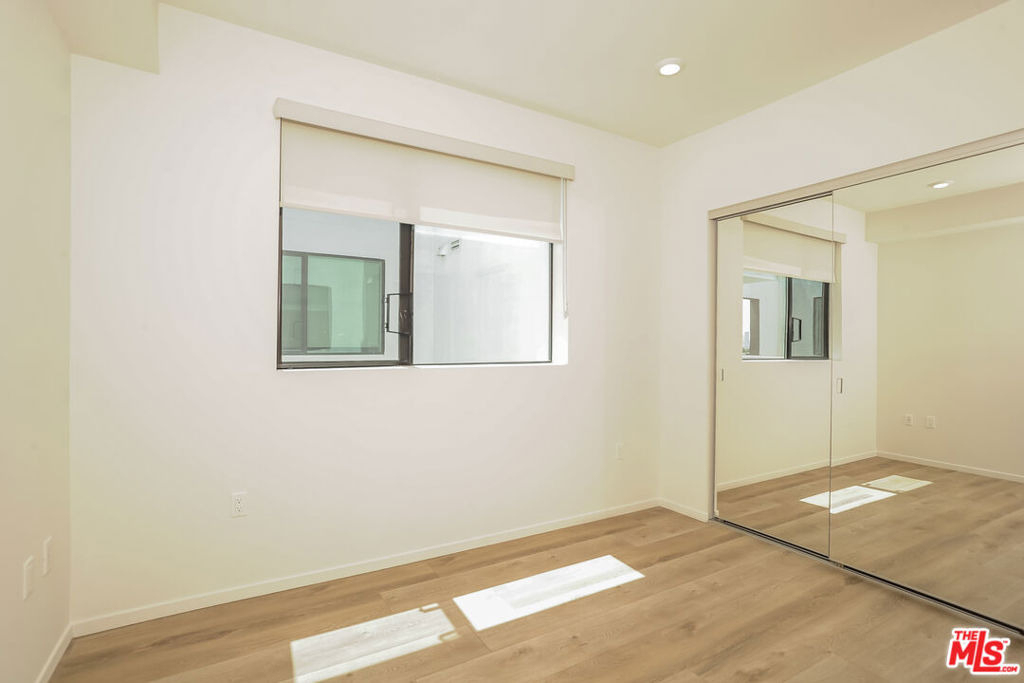 521 N Gramercy Place - Photo 5