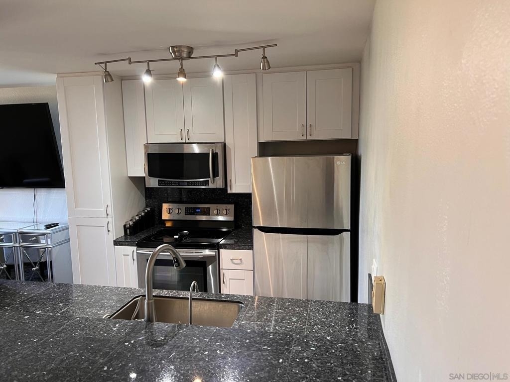 6192 Agee St - Photo 4