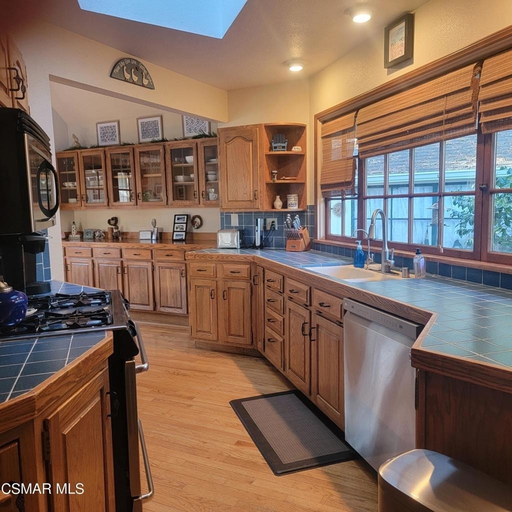 280 Casanova Street - Photo 6