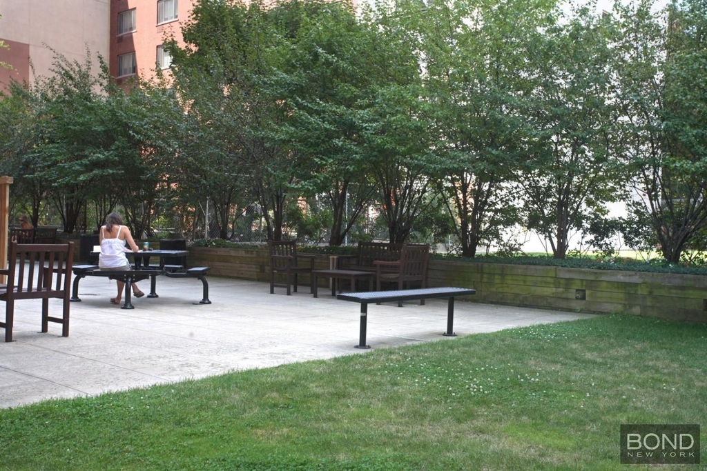 East 2nd Street - Photo 4