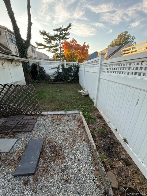 345 Walton Street - Photo 19