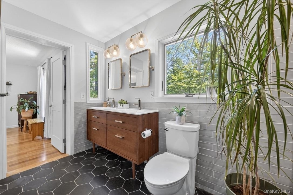 305 Oak Lane - Photo 18