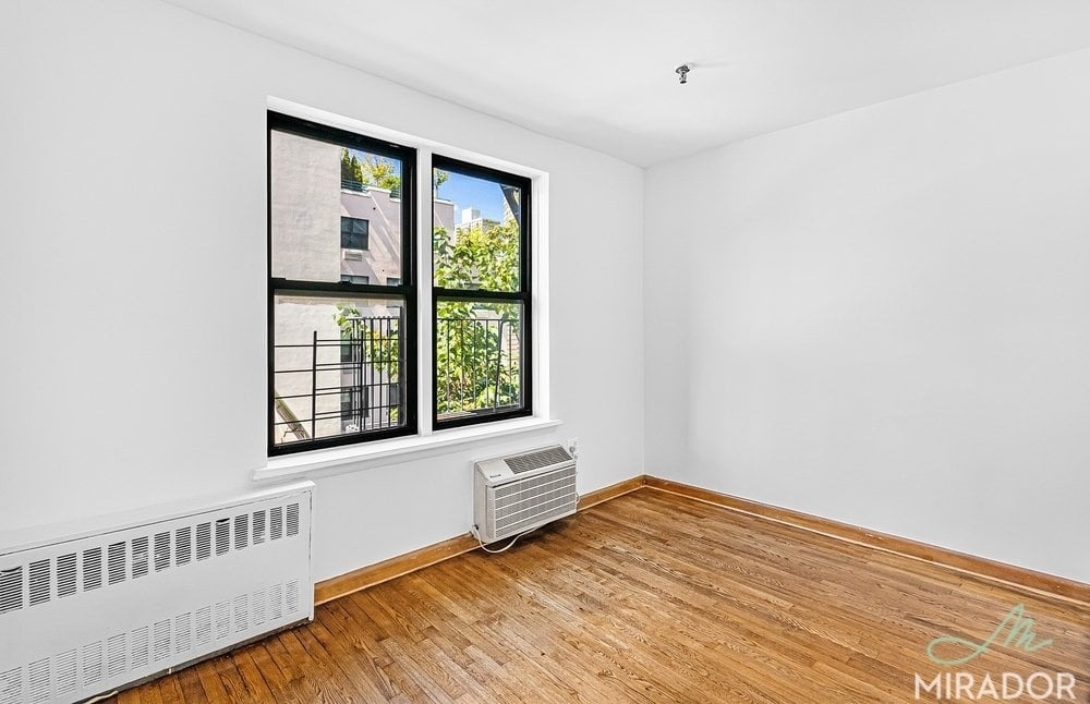 1435 York Avenue - Photo 0