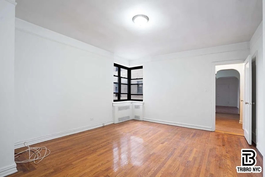 78-14 Woodside Avenue - Photo 1