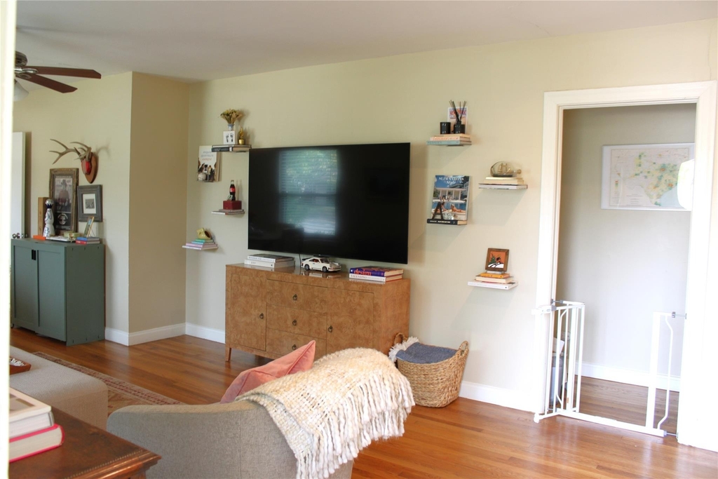 5703 Woodview Ave - Photo 2
