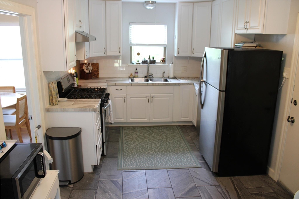 5703 Woodview Ave - Photo 3