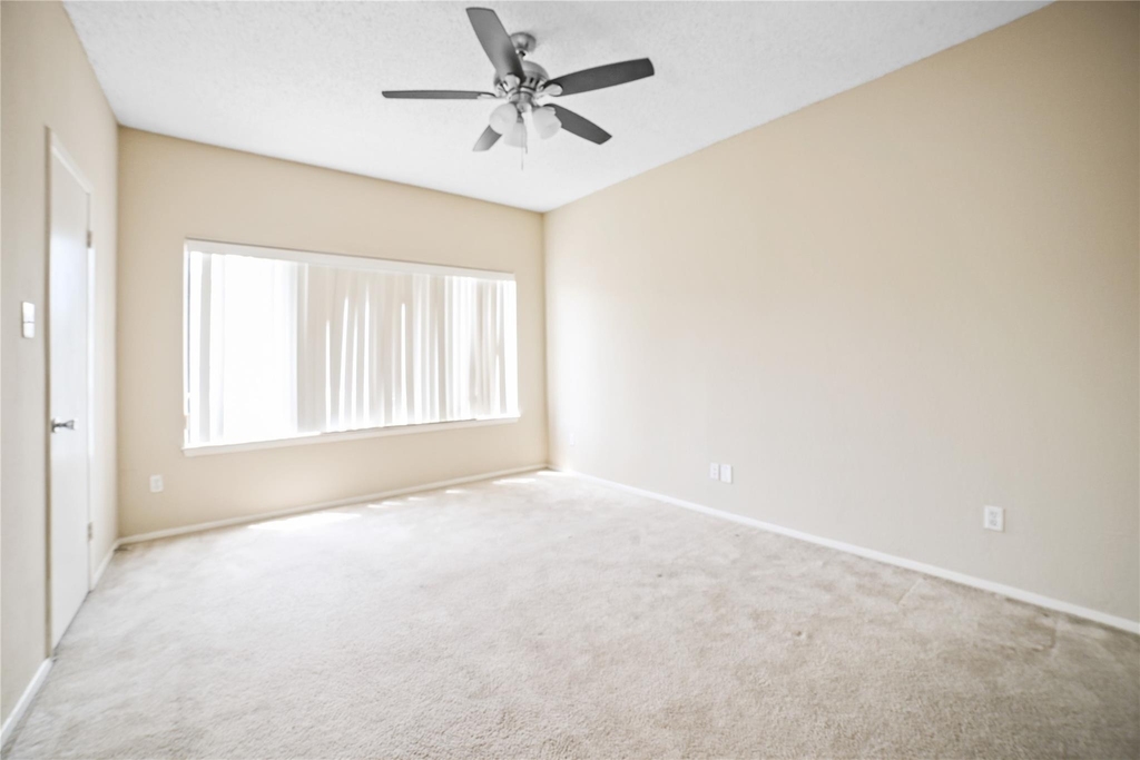 806 W 24th St - Photo 2