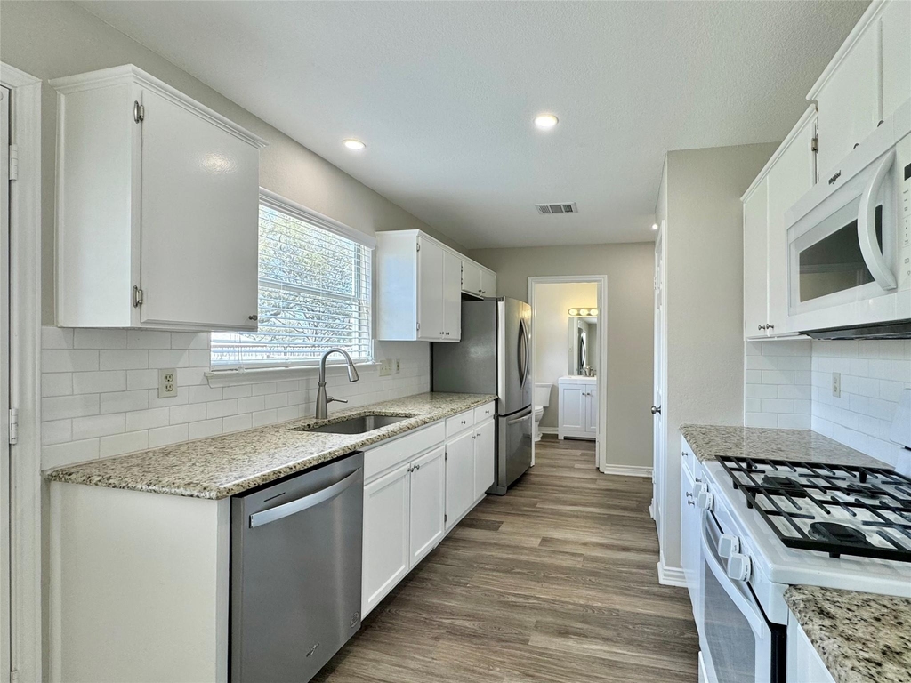 16502 Jadestone Dr - Photo 18