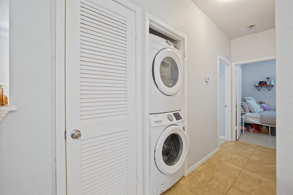 715 W 22 1/2 St - Photo 5