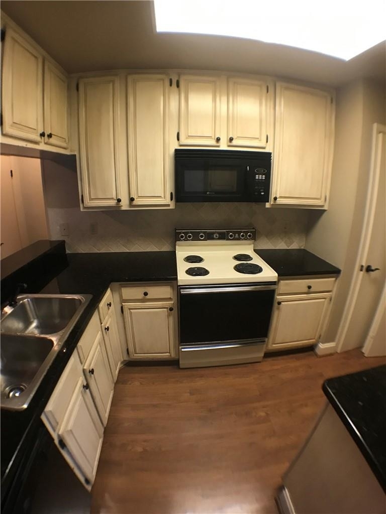 806 W 24th St - Photo 6