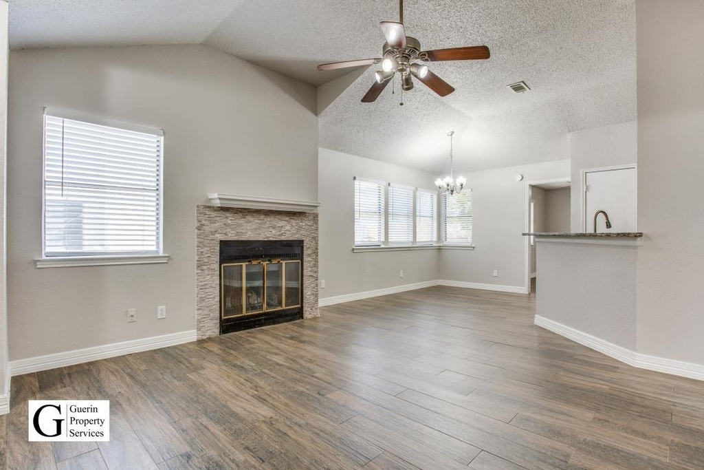 1003 Hyridge St - Photo 3