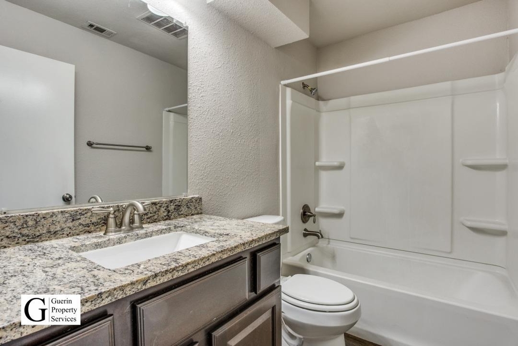 1003 Hyridge St - Photo 9
