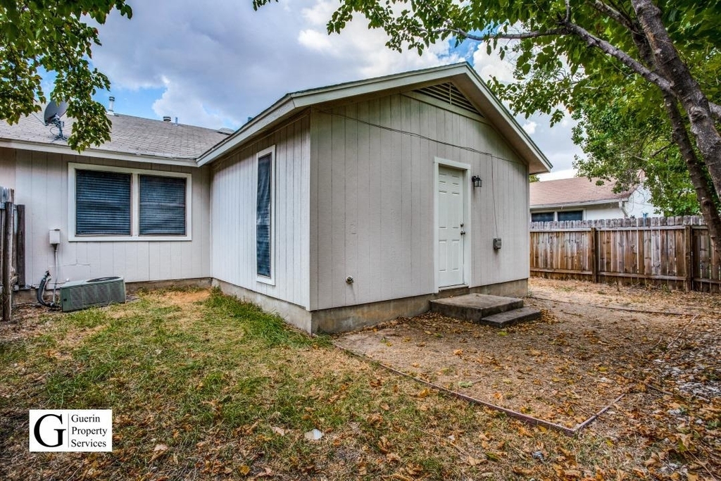 1003 Hyridge St - Photo 11