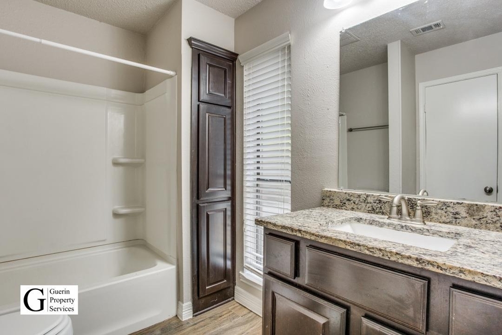 1003 Hyridge St - Photo 6