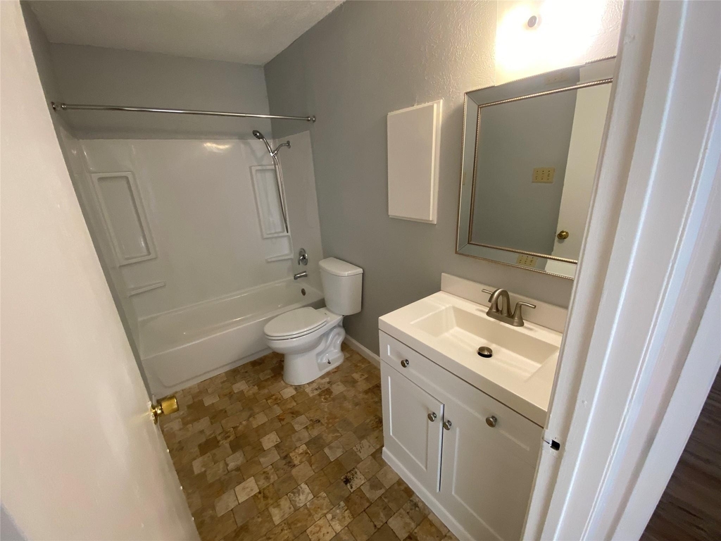 2402 Dove Springs Dr - Photo 8