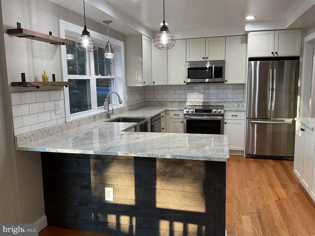 2300 Division Avenue - Photo 5