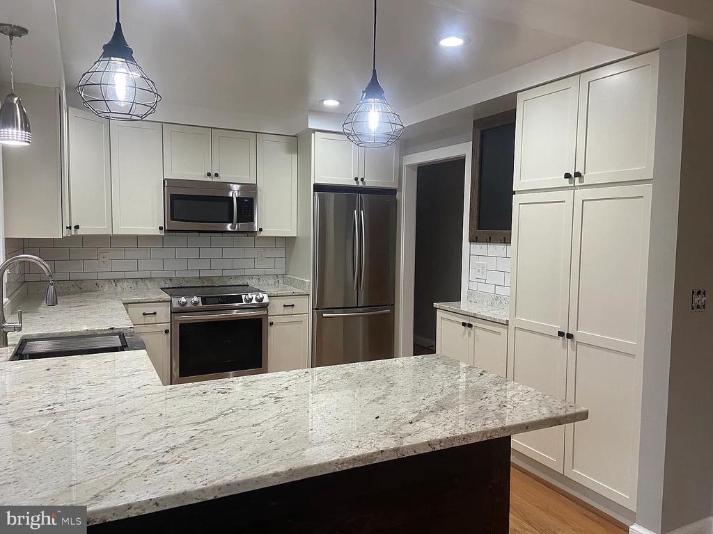 2300 Division Avenue - Photo 3
