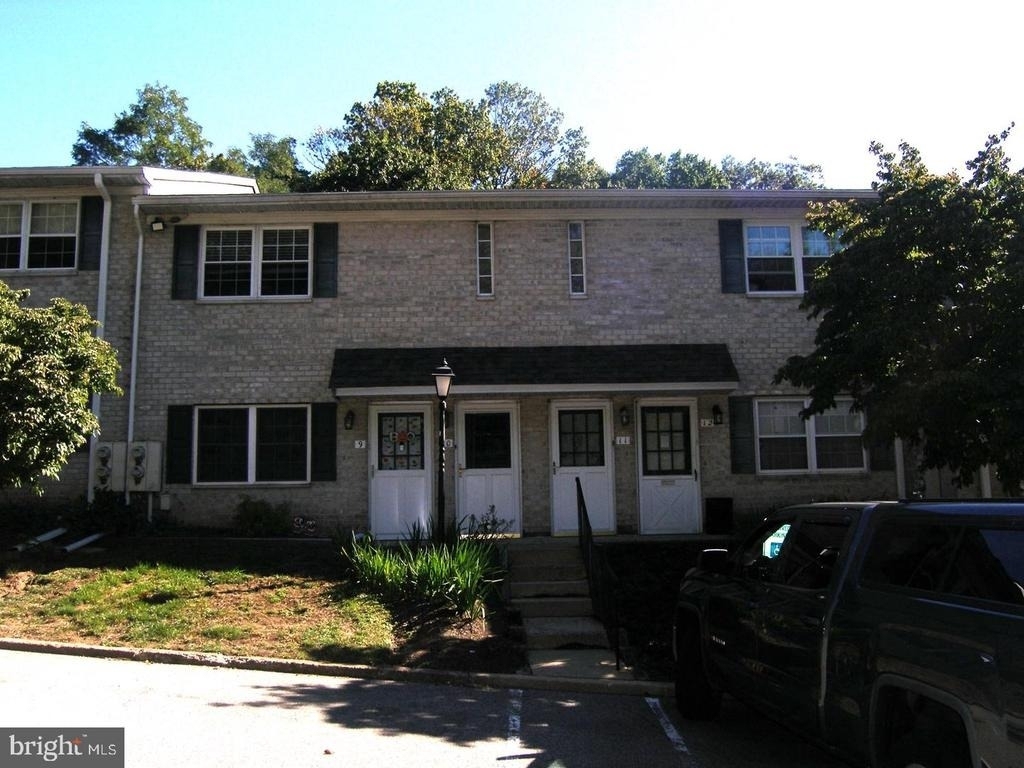 10 Cavendish Drive - Photo 0