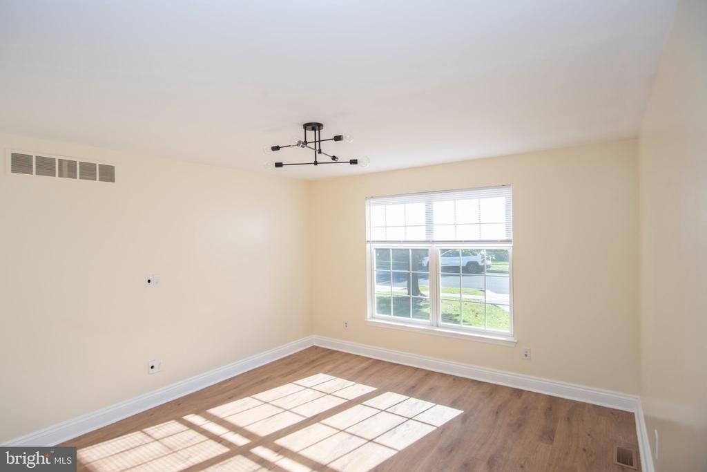 1262 Oxford Circle - Photo 3