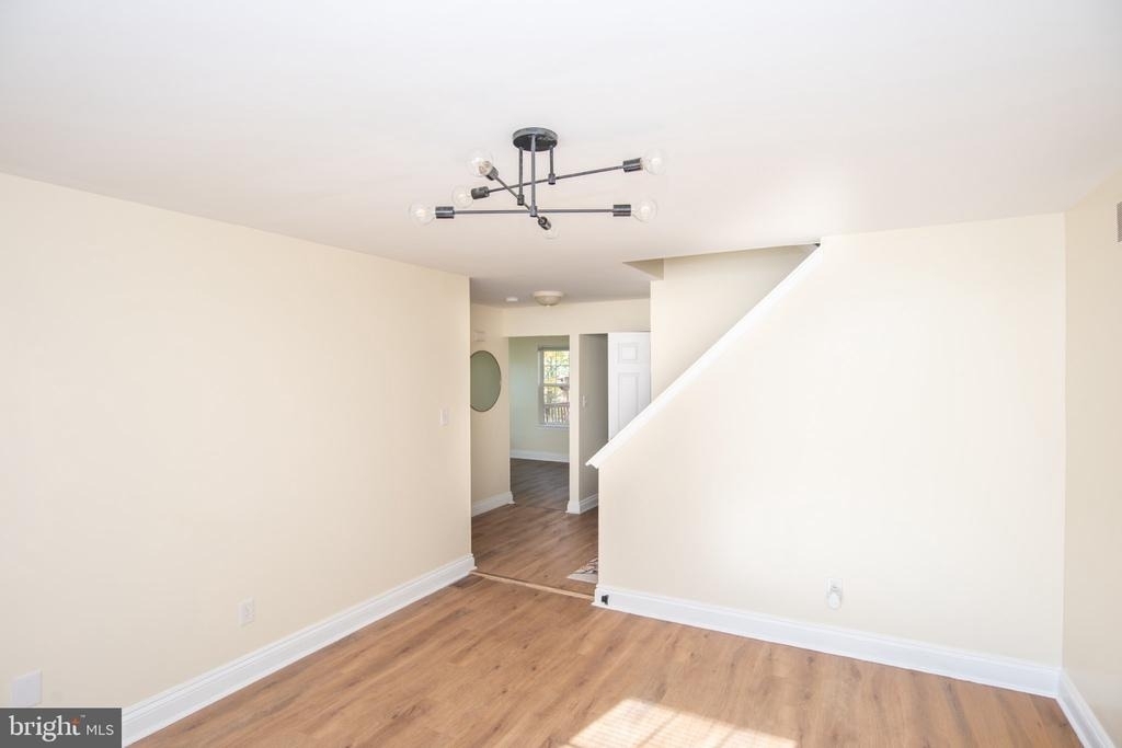 1262 Oxford Circle - Photo 4