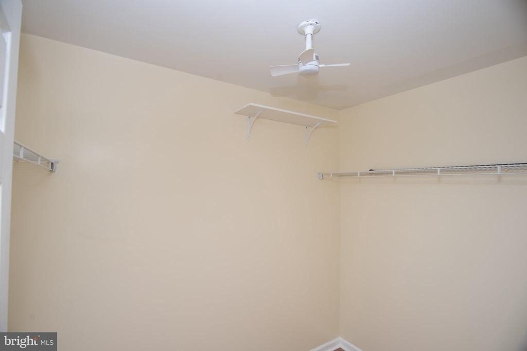 1262 Oxford Circle - Photo 16