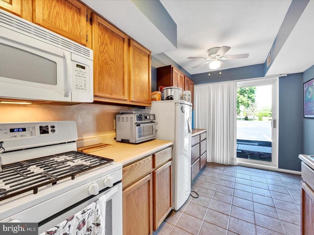212 Saratoga Court - Photo 11
