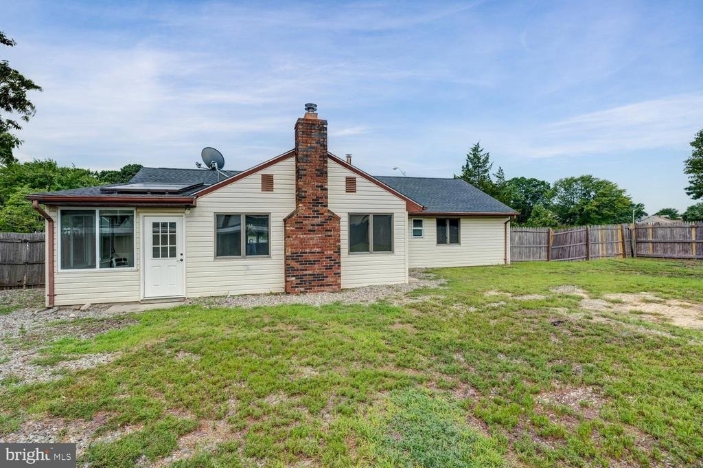 56 Georgetown Boulevard - Photo 2