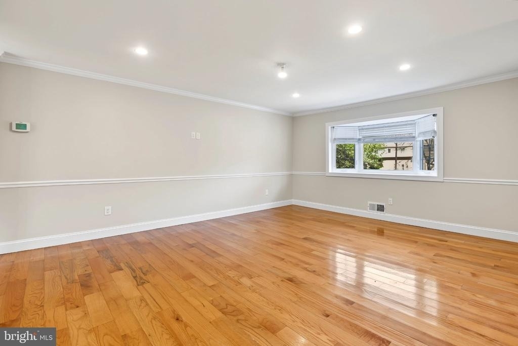 30 Trafalgar Court - Photo 5