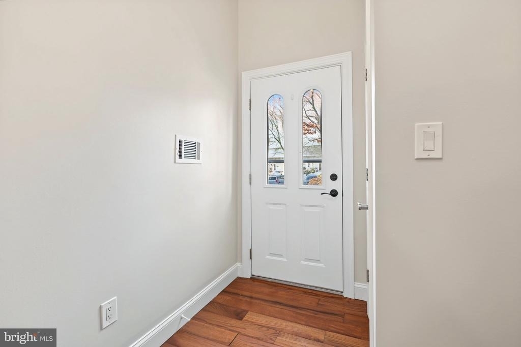 30 Trafalgar Court - Photo 3