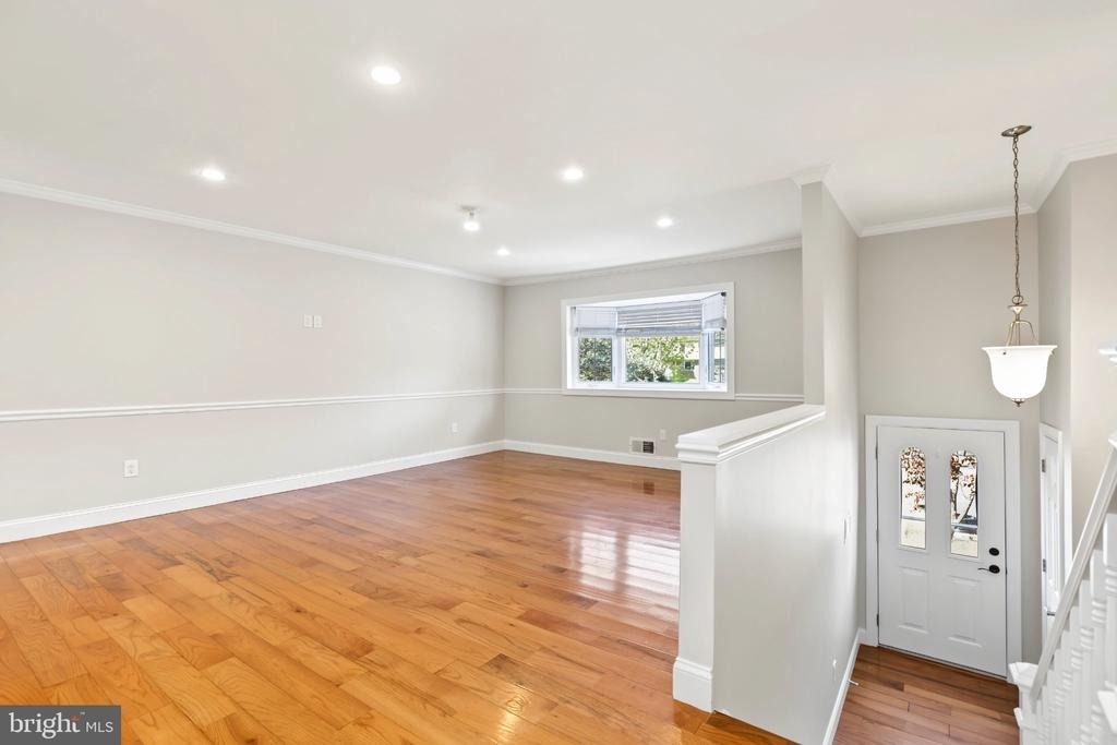 30 Trafalgar Court - Photo 6