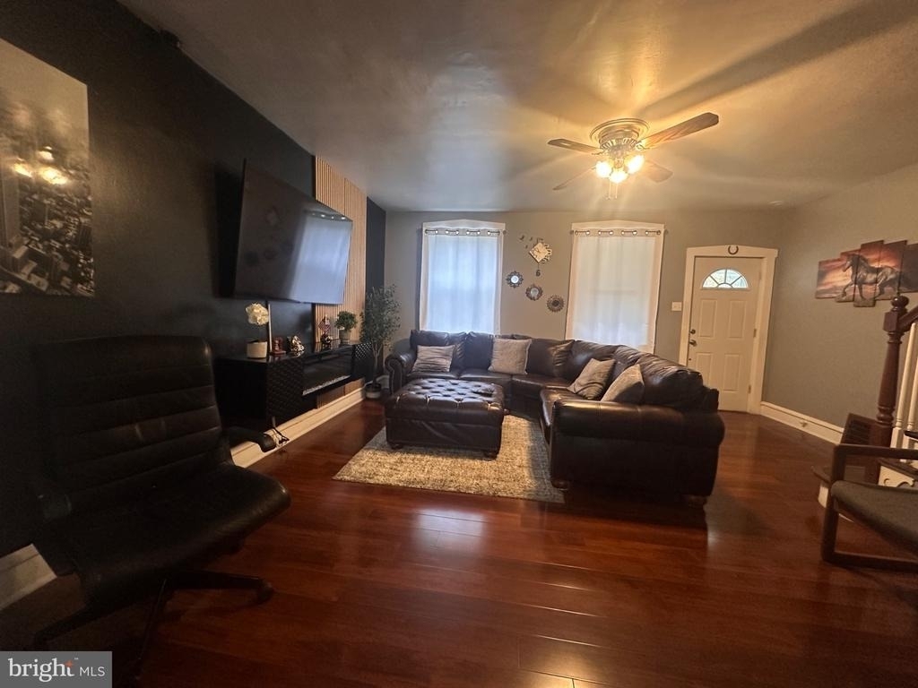 4612 Woodland Avenue - Photo 2