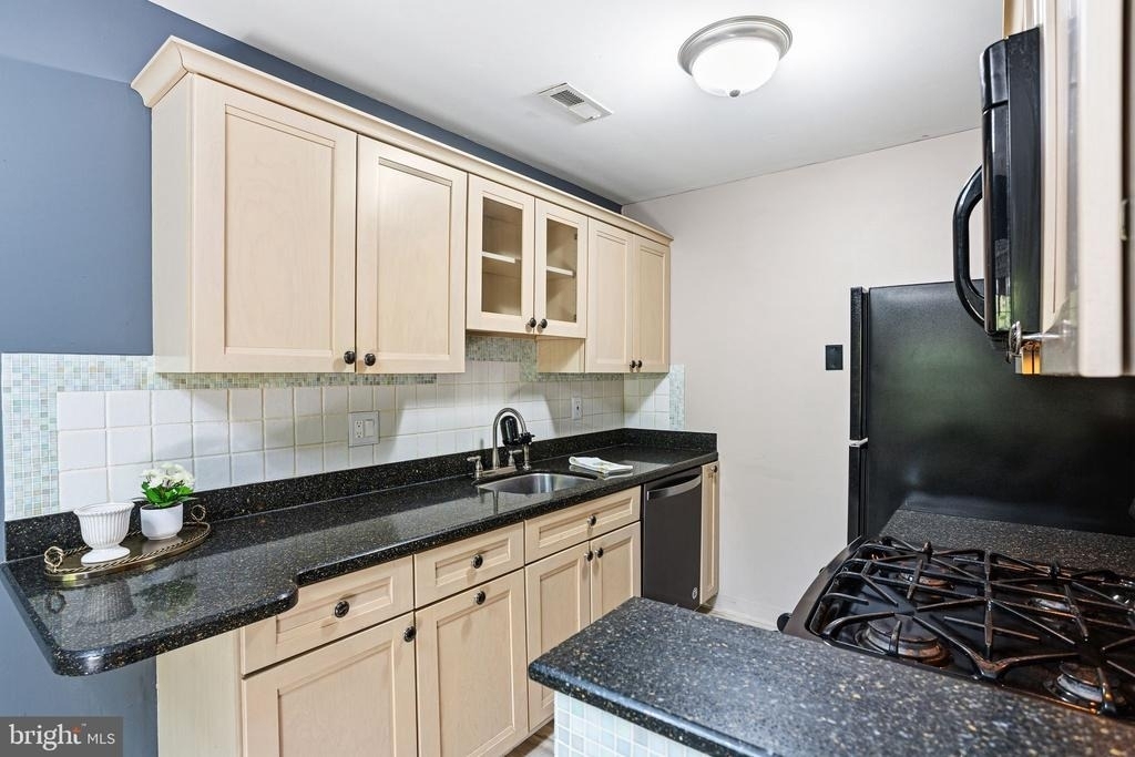 343 Tavistock - Photo 9