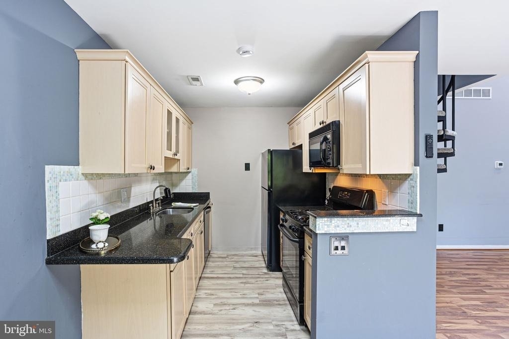 343 Tavistock - Photo 8