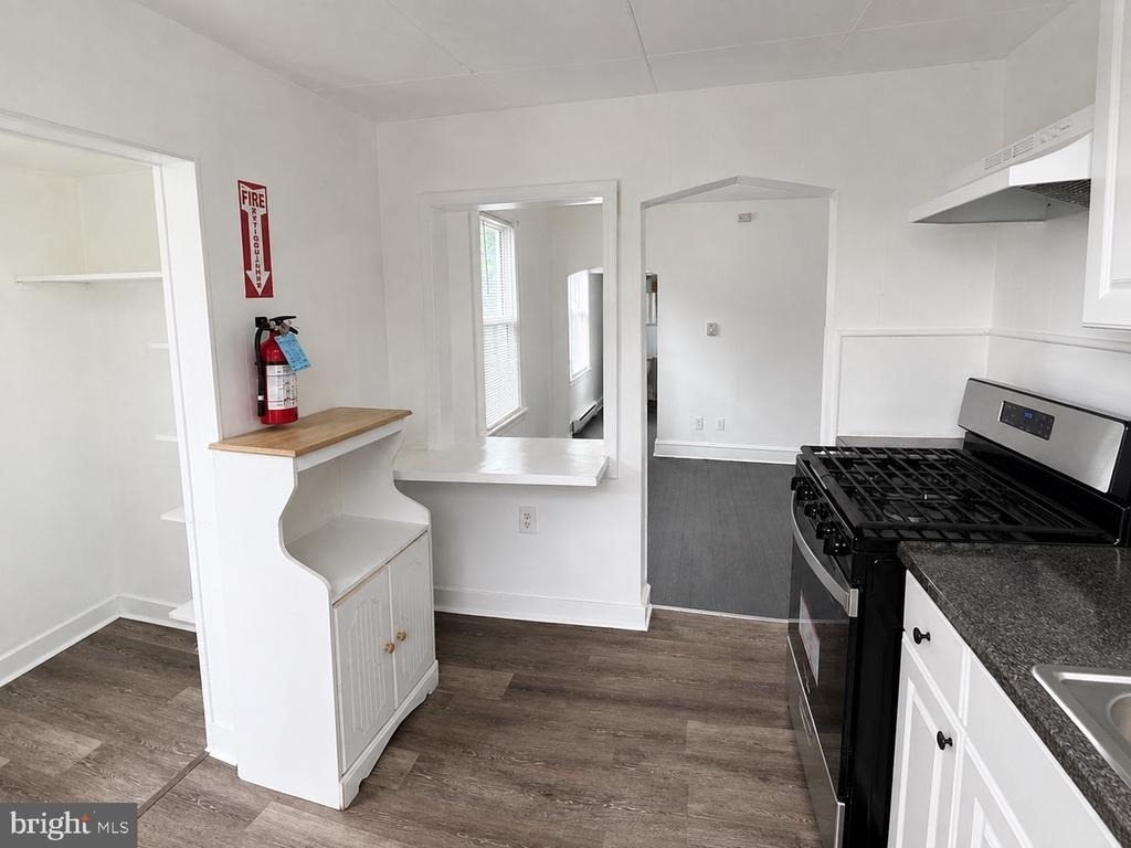 2503 46th Street - Photo 5