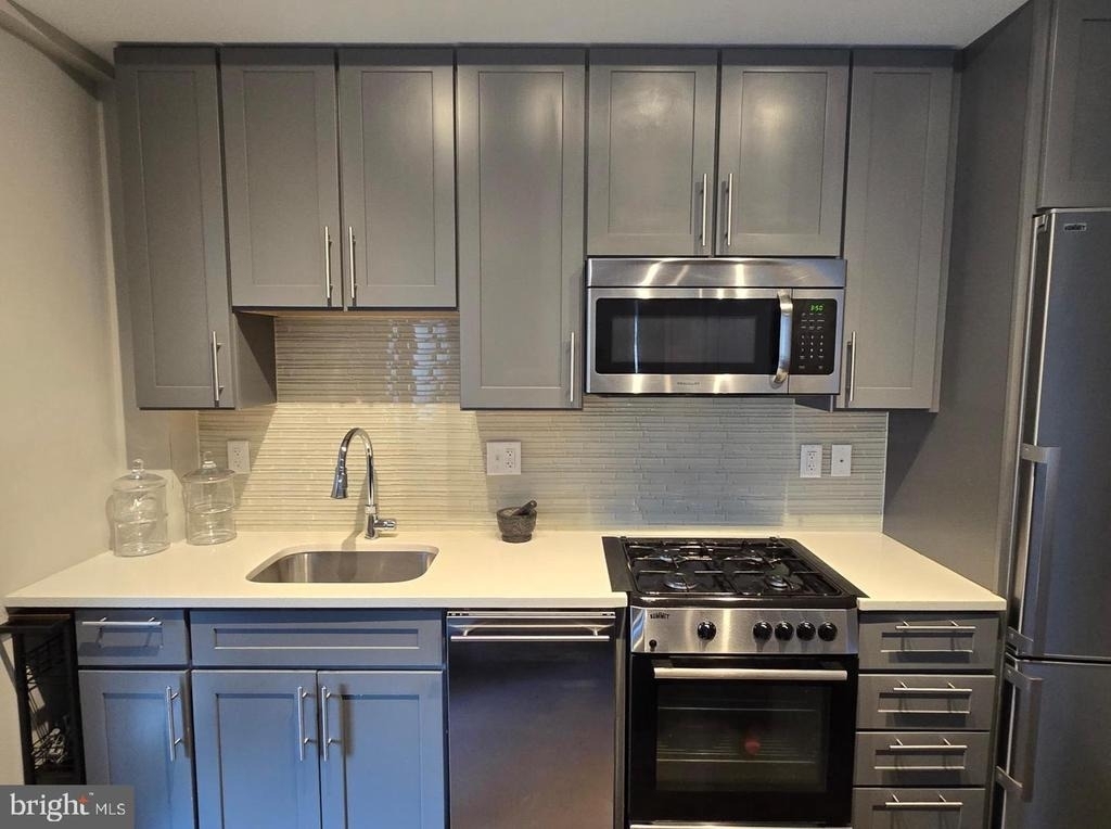 1320 Fenwick Lane - Photo 8